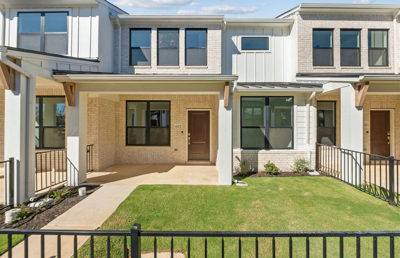 1280 E Main St #602 — exterior