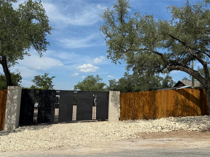 10300 Little Creek Cir — exterior
