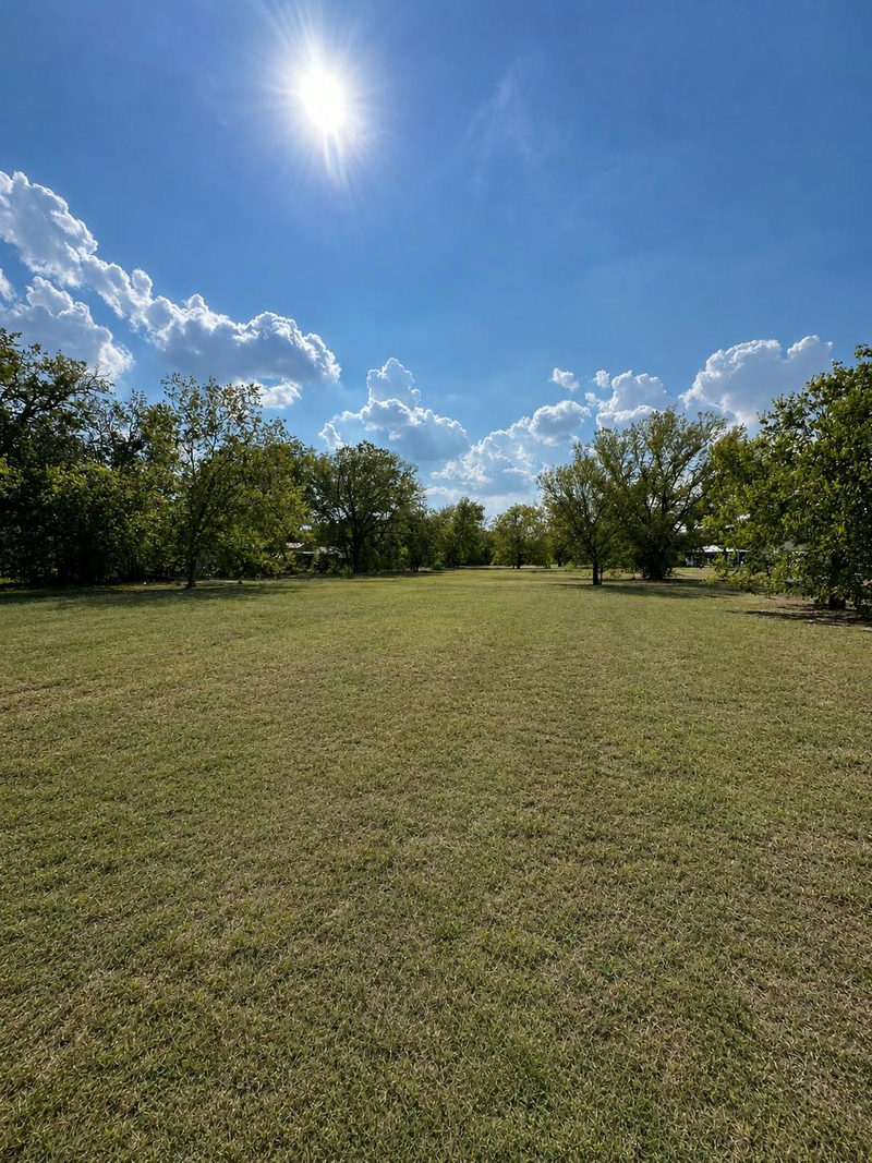 2210 Pecan St — exterior