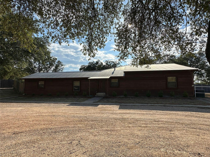 19605 Bee Creek Tavern Rd — exterior