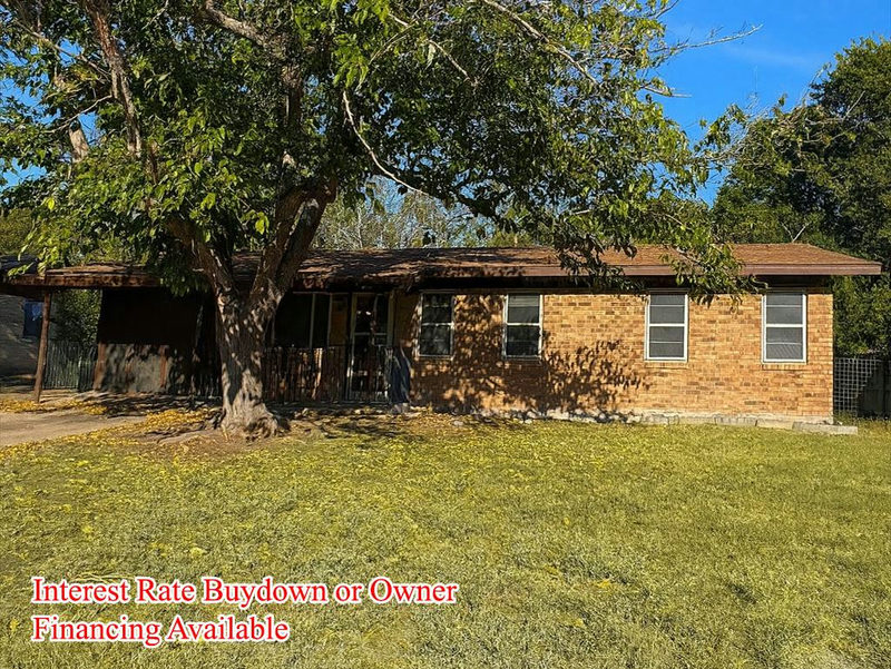 305 Highland Dr — exterior