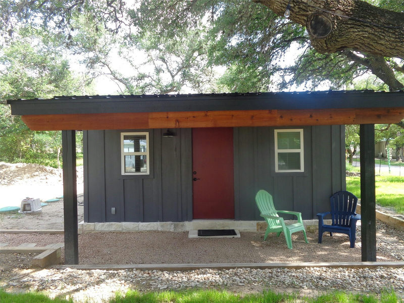 1009 Edgewater Fls — exterior