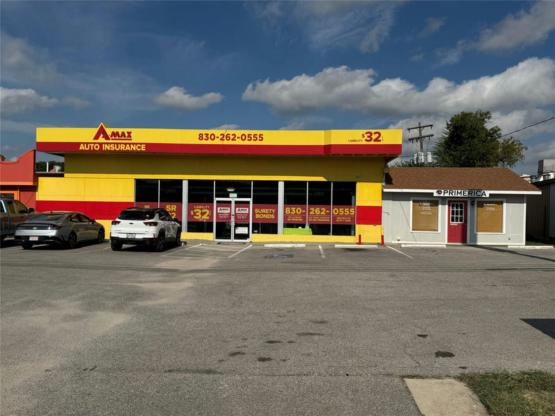 2202 - 2204 N Us Highway 281 Hwy N — exterior