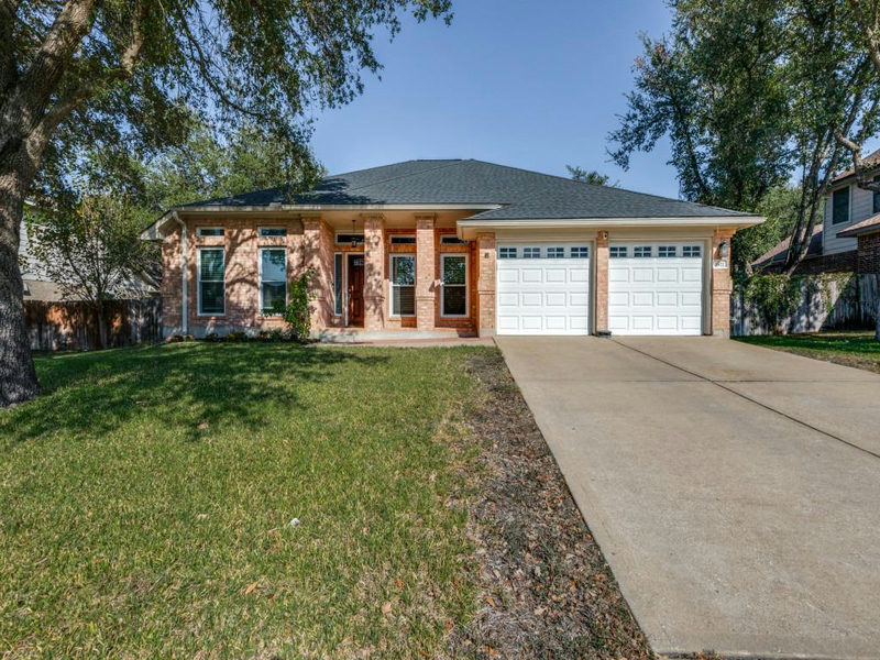 1902 Overland Dr — exterior