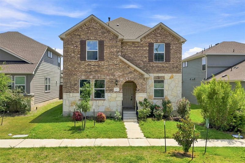 102 Gracie Way — exterior