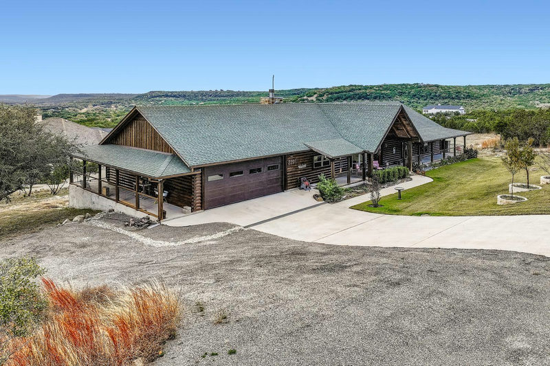 2201 Whitewater Dr — exterior