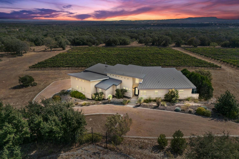 1758 Lincoln Smith Rd — exterior