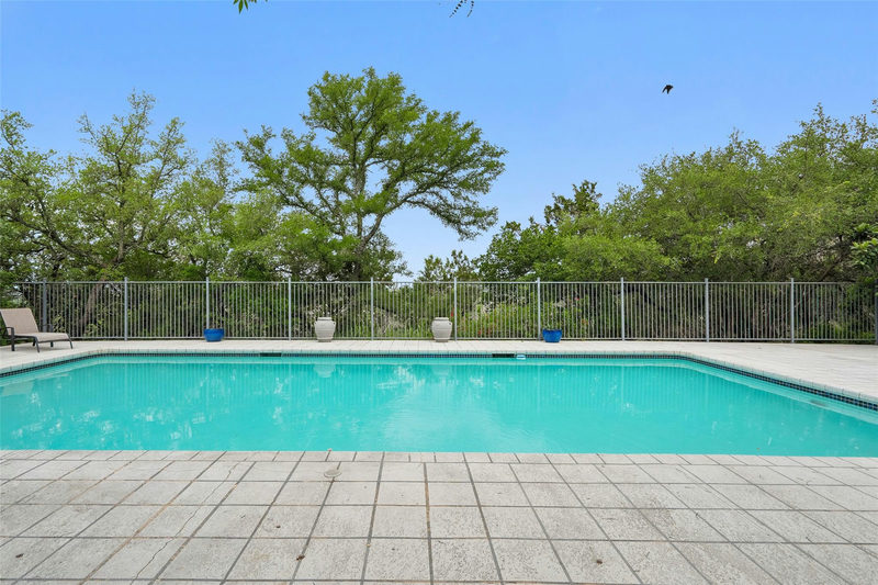 1011 Ridge Point Dr — exterior