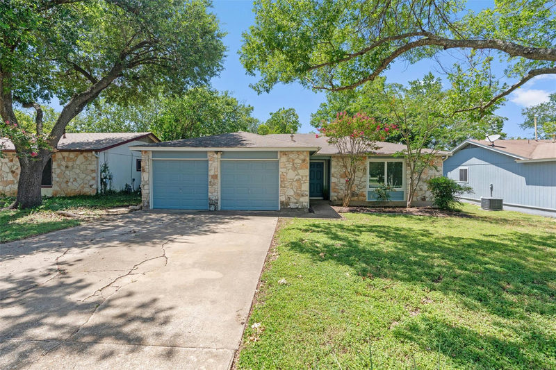 7900 Clydesdale Dr — exterior