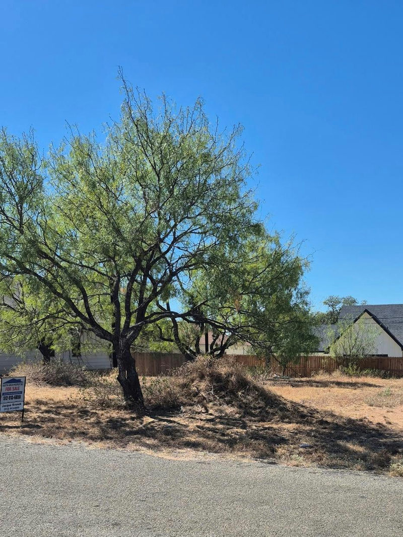 836 Aspen Ln — exterior