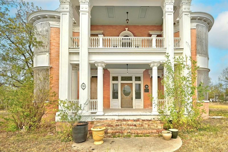 709 Lexington St
