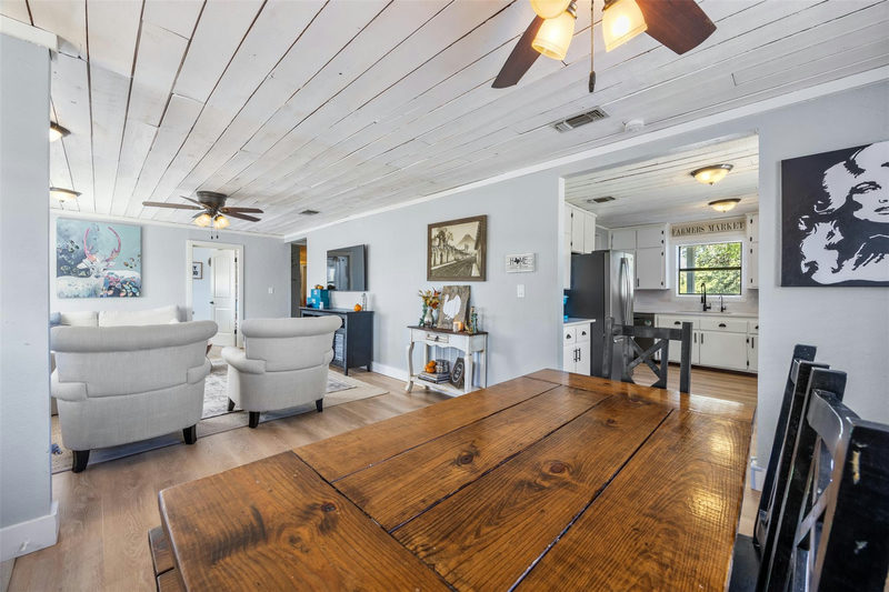 1071 Rolling Hills Dr — exterior