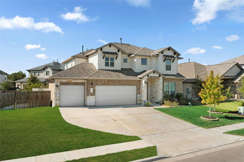 932 Medina Way — exterior