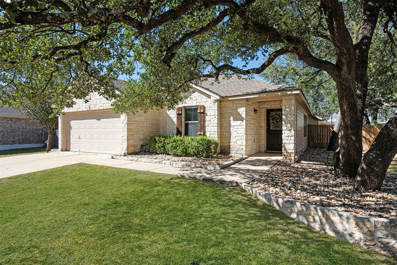 300 Leanne Dr — exterior