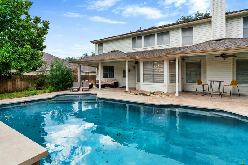 807 Clarence Bohls Ln — exterior