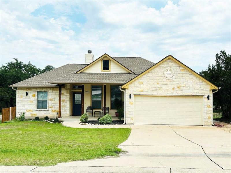 18401 Lakeland Dr — exterior
