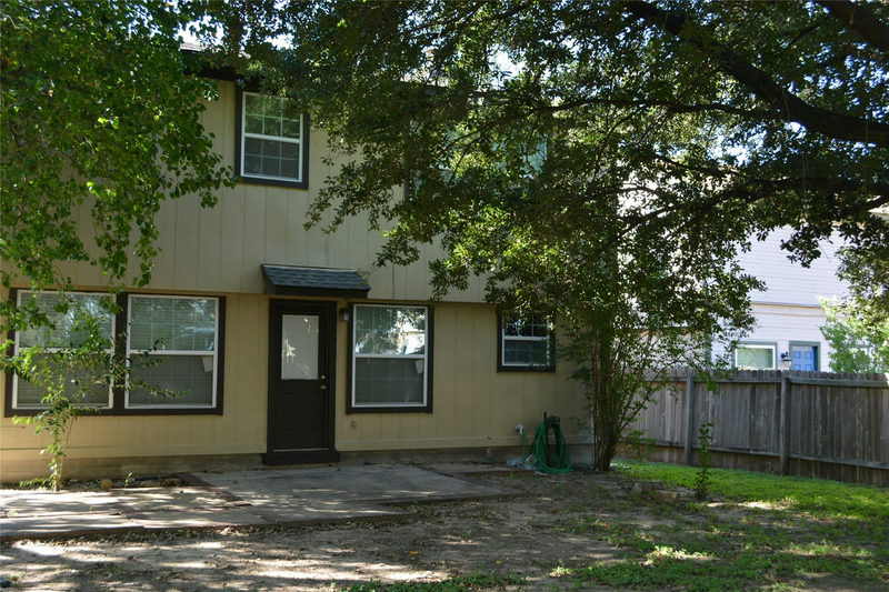 13703 Cambourne Dr — exterior