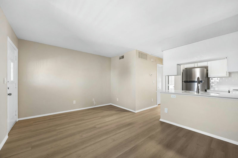 3012 Whisper Oaks Ln #J — exterior