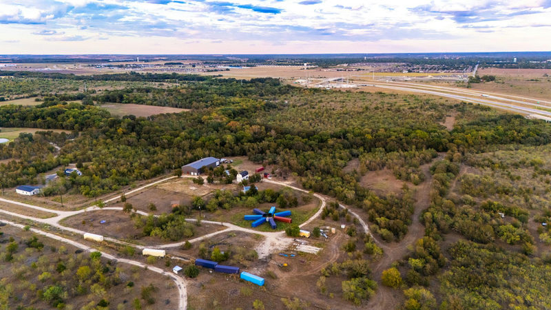 1501 Boggy Creek Rd — exterior