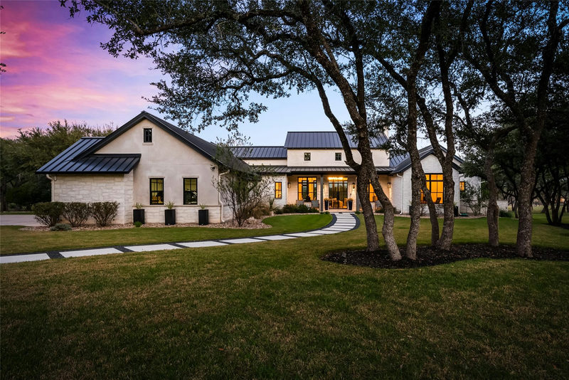 945 Rivercliff Dr — exterior