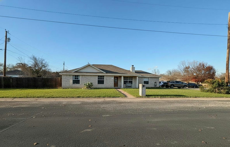 305 Maple Ln — exterior