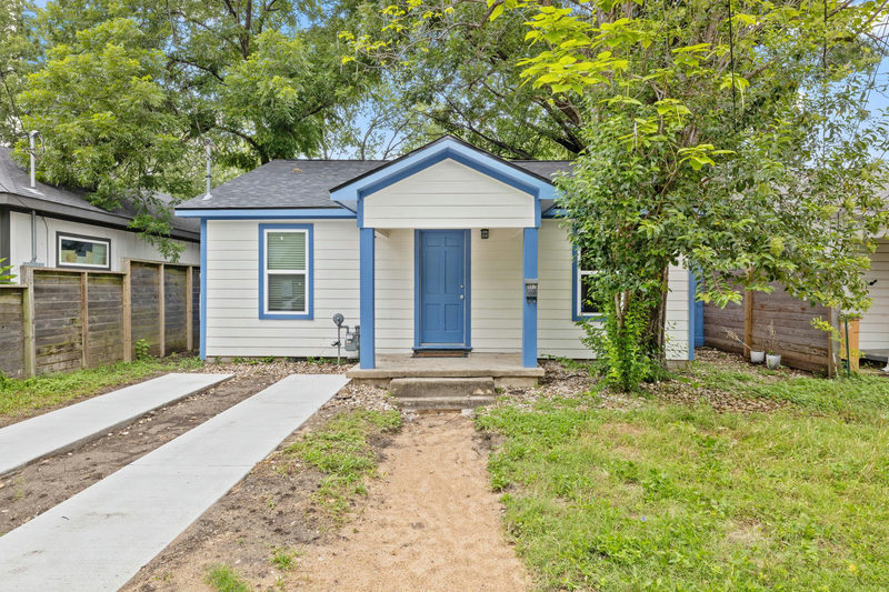 907 E 53rd St — exterior