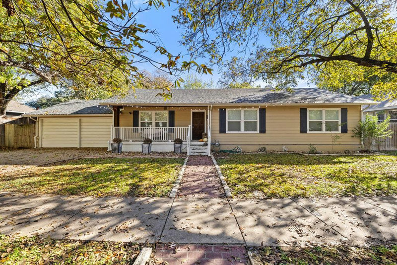1221 S Austin Ave — exterior