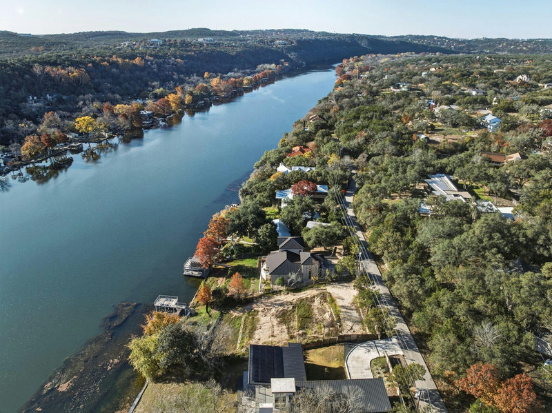 3607 Robbins Rd — exterior