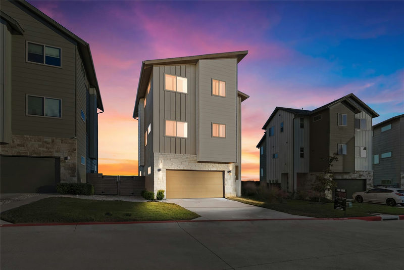 5315 La Crosse Ave #16 — exterior