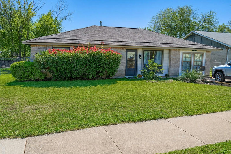 405 Thistlewood Dr — exterior
