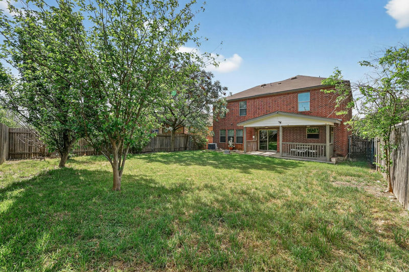 924 Oatmeal Dr — exterior