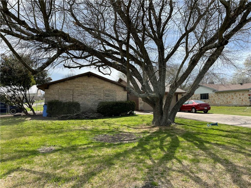 801 Old Austin Pflugerville Rd — exterior