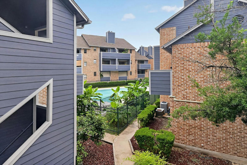 2500 Burleson Rd #615 — exterior