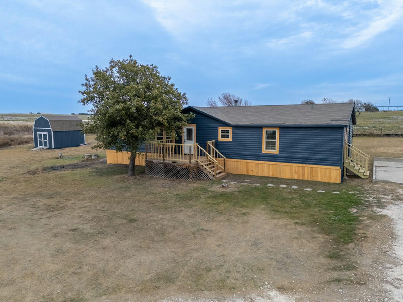1725 Fm 972 — exterior