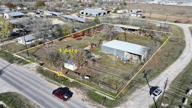 1406 S Commerce St — exterior