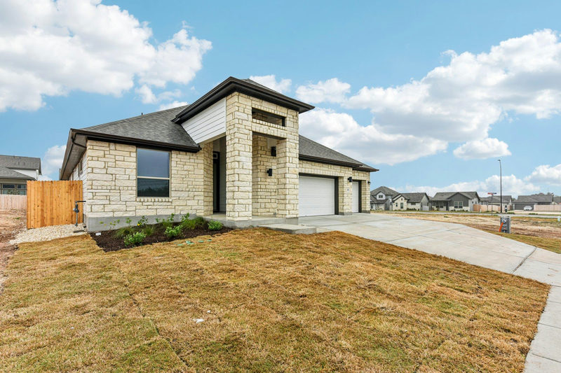 581 Treadwell Ln — exterior