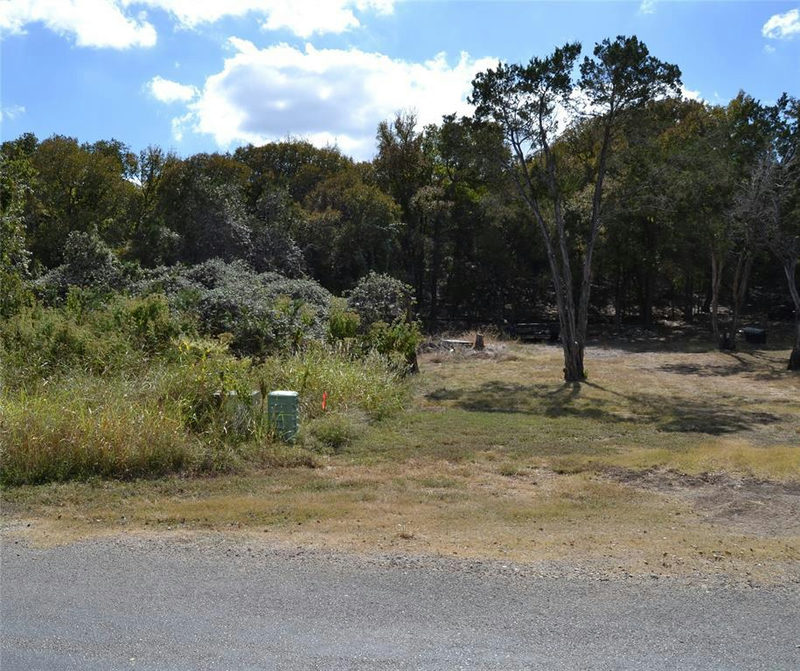 223 Pleasant Valley Rd — exterior
