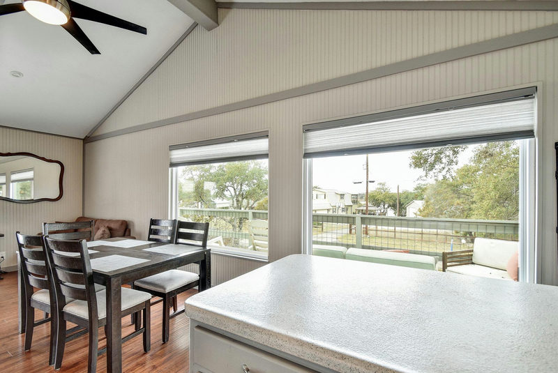 2591 Lakeshore Dr — exterior