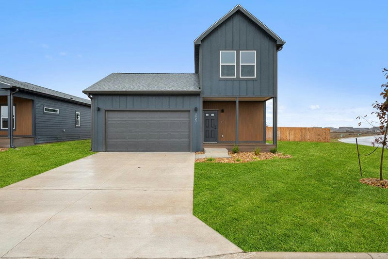 2025 Applewood Dr — exterior