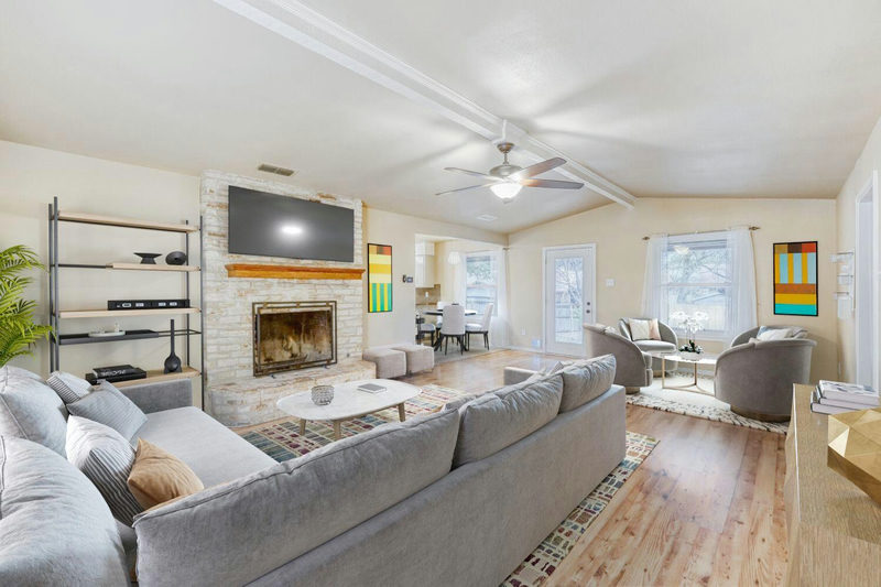 2114 Bel Air Dr — exterior