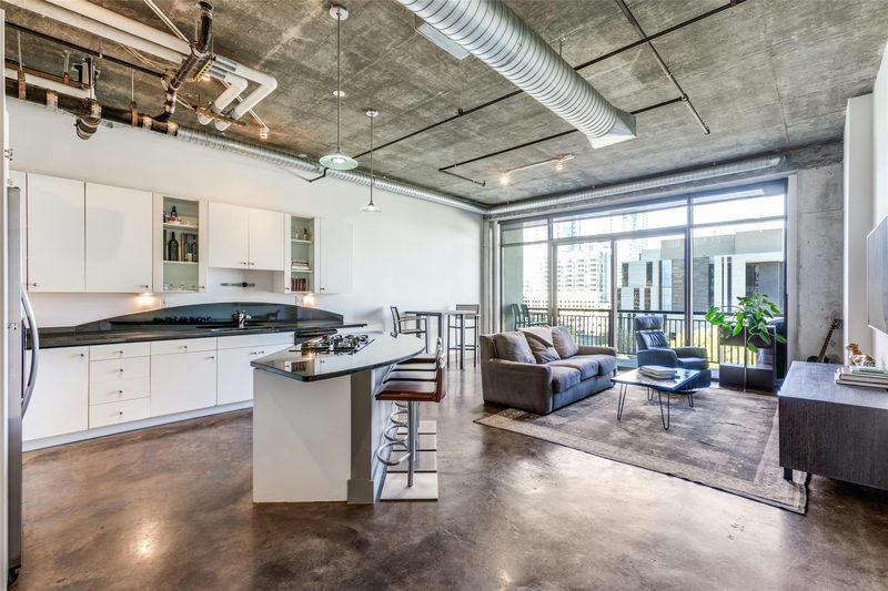 311 W 5th St #704 — exterior