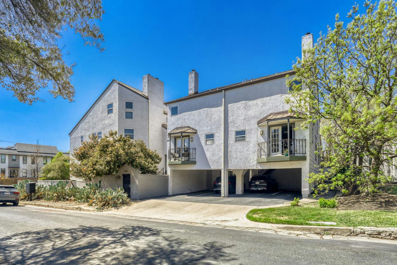 1500 Woodlawn Blvd #105 — exterior