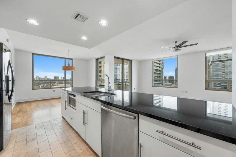 300 Bowie St #2701 — exterior