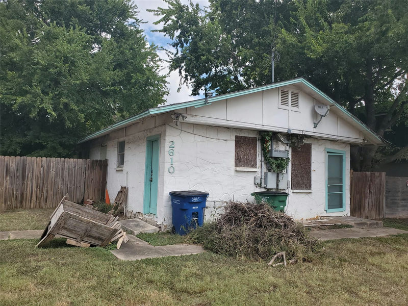 2610 Rogers Ave — exterior