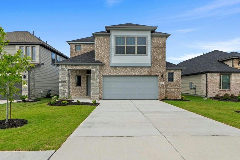 1102 Universal Dr — exterior