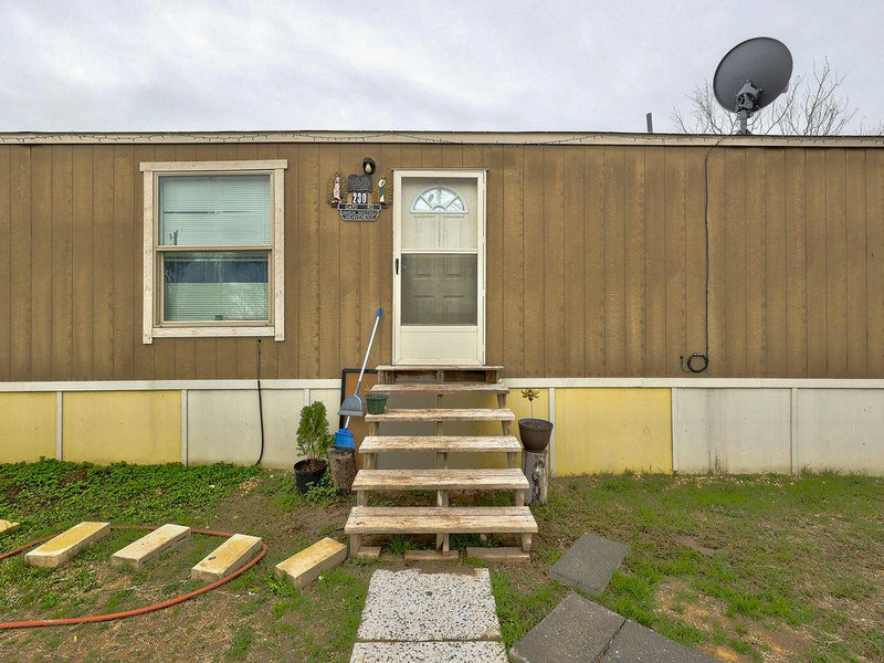 230 Gato Rd — exterior