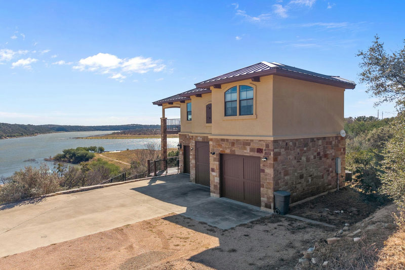 1690 Hickory Creek Rd — exterior