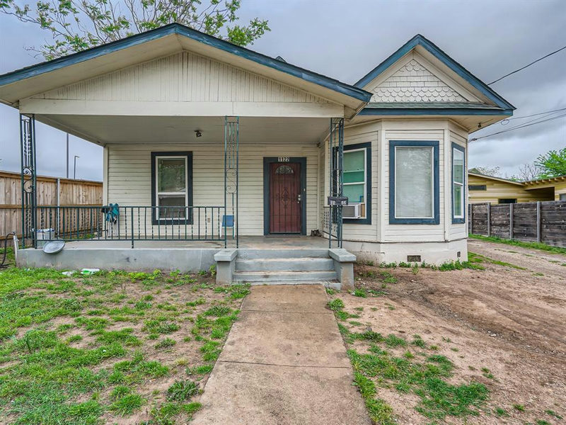 1122 Chicon St — exterior