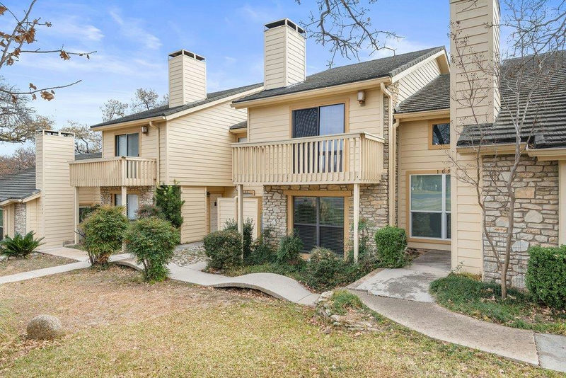 1201 Hi Stirrup None #104 — exterior