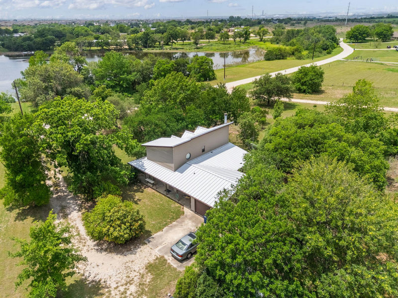 907 Horace Howard Dr — exterior